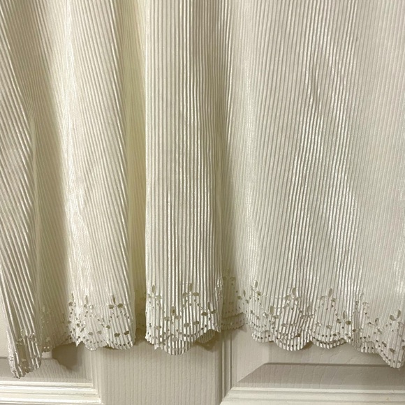 Vintage delicate pattern T-shirt - Picture 4 of 4